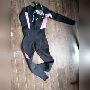 Size medium wetsuit (brand new tags on)